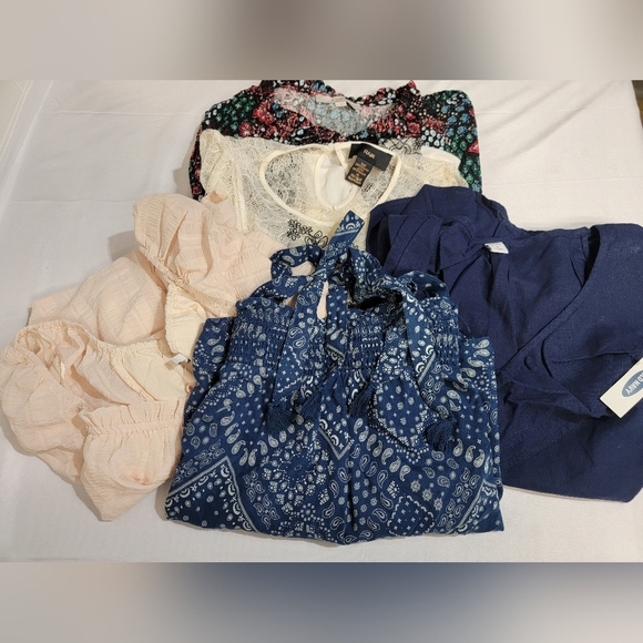 bundle Tops - Bundle Of 5 Womens XL Tops 1 NWT 3 NWOT 1 USED - Loft, Old Navy  Lush, Rain